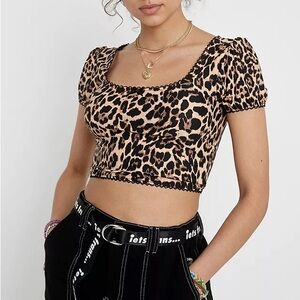 H&M cheetah print cute crop top